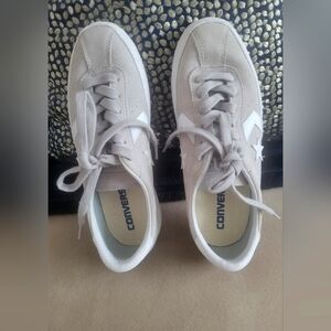 DONATED! CONVERSE Sneakers in Sz 5.5